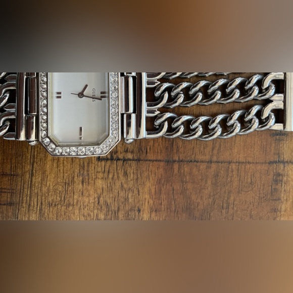 Guess silver chain watch - Picture 2 of 3